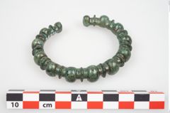 Foto von Bronzeknotenarmreif (NHMW-PRAE-026192)